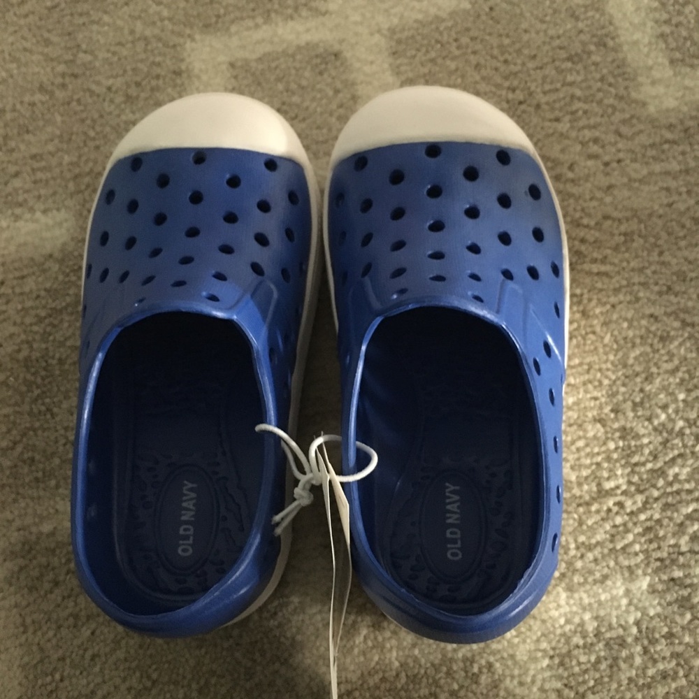 NWT Perforated pop on slip ons